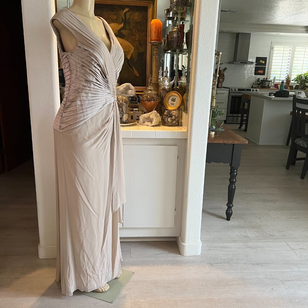 TADASHI Collection GOWN - Picture 5 of 10